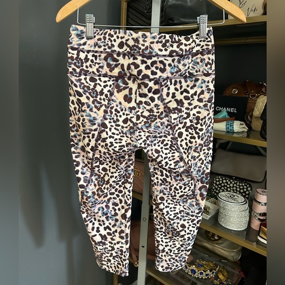 Like New! Varley Pico Crop Leggings Leopard Print Size Small - Picture 2 of 4